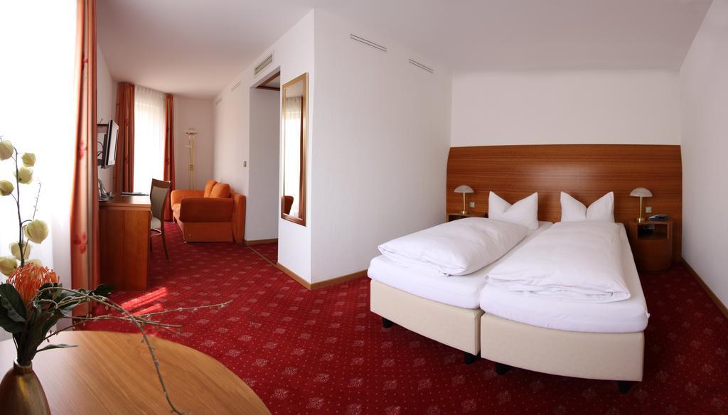 Hotel Zur Pfalz Kandel Bilik gambar