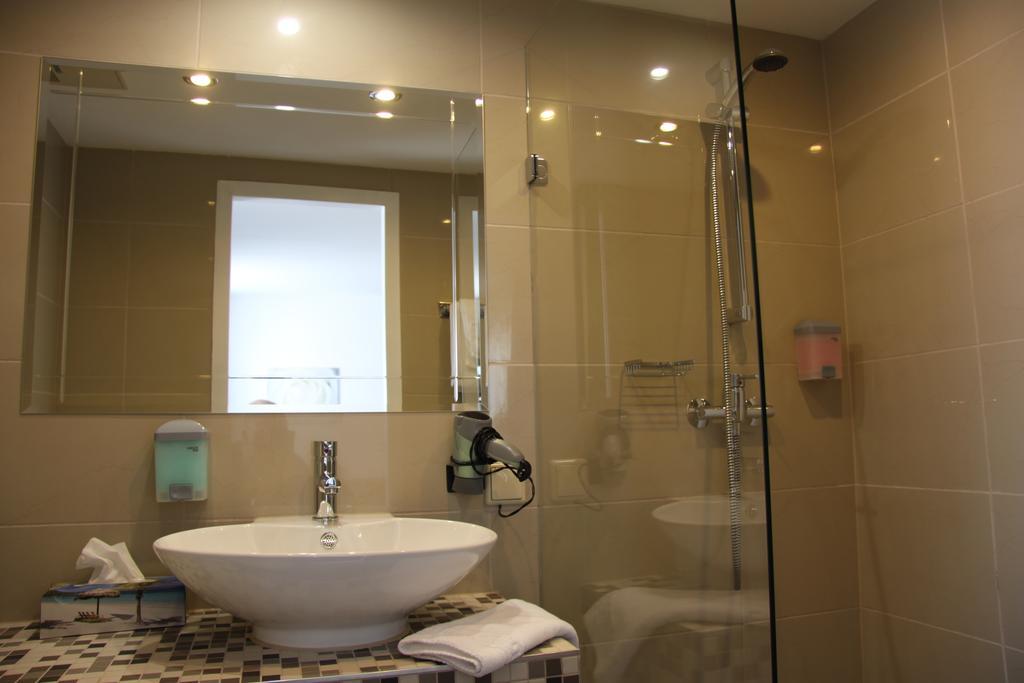 Hotel Zur Pfalz Kandel Bilik gambar