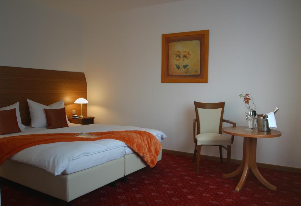 Hotel Zur Pfalz Kandel Luaran gambar