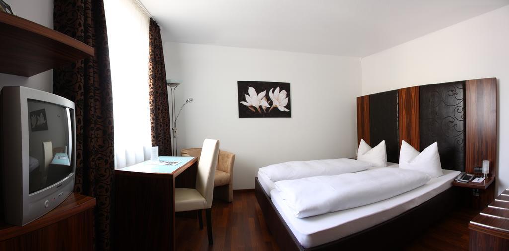 Hotel Zur Pfalz Kandel Luaran gambar